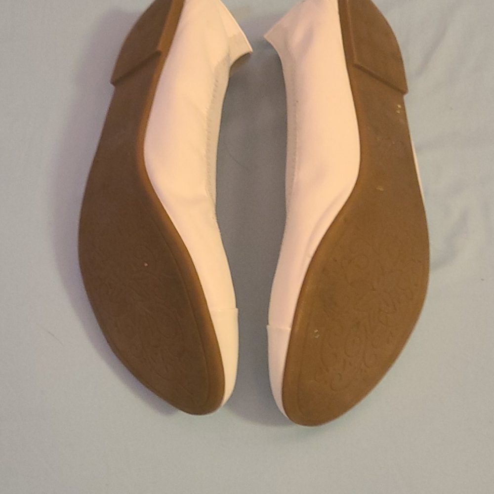 Flats - Picture 3 of 3